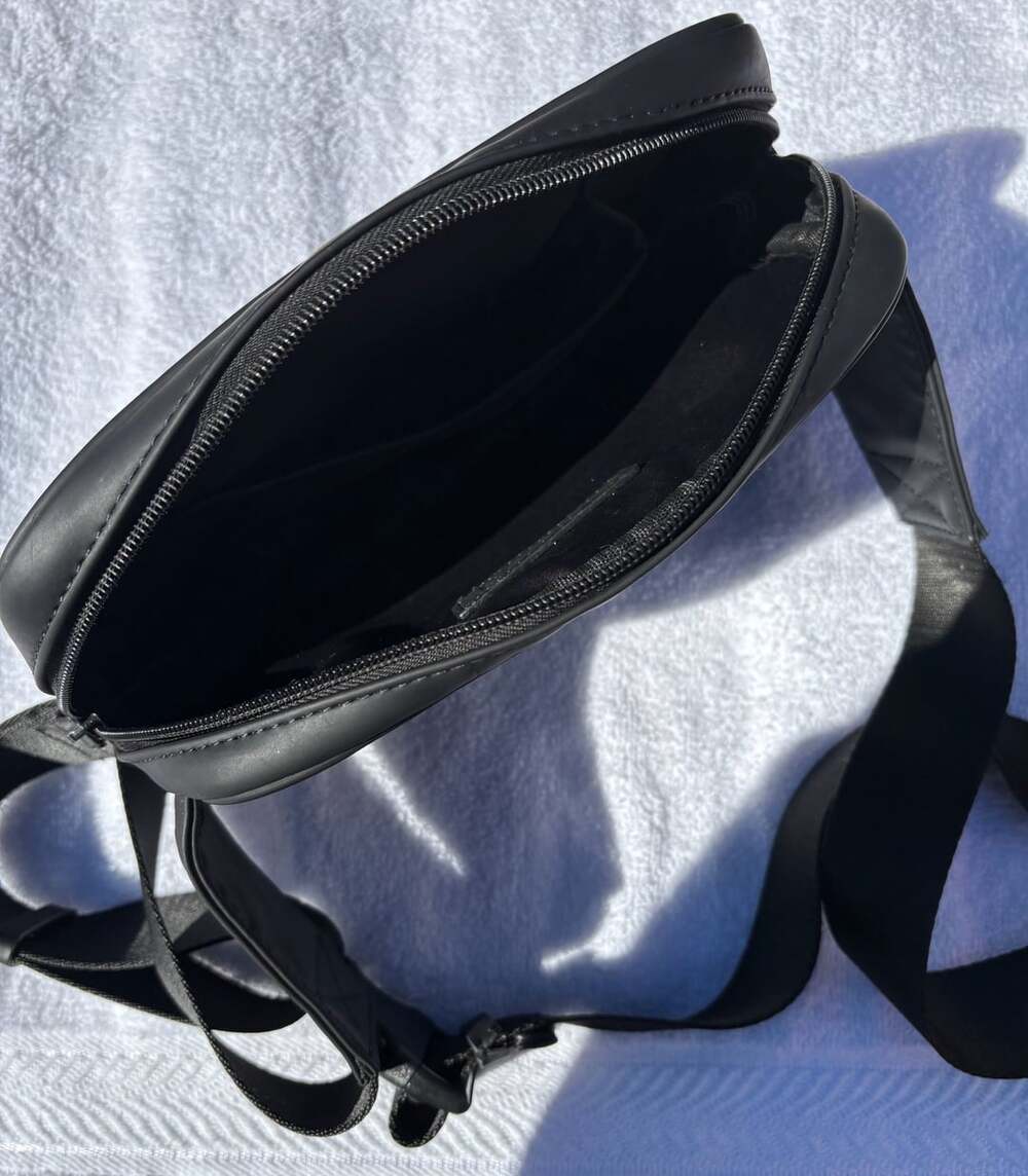 Guess Bag. - Picture 4 of 5